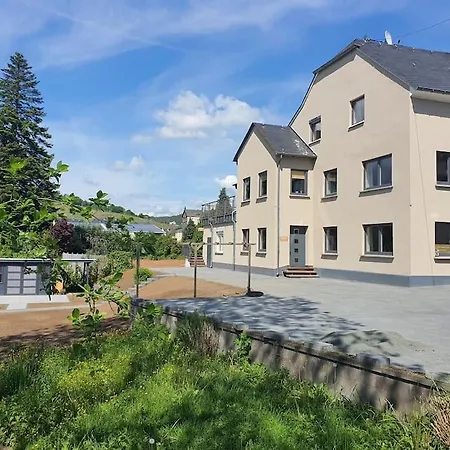 Iso Talo Ja Puutarha Kahdelle Perheelle, River Mosel Holiday Homes Daire