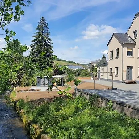 Iso Talo Ja Puutarha Kahdelle Perheelle, River Mosel Holiday Homes Daire