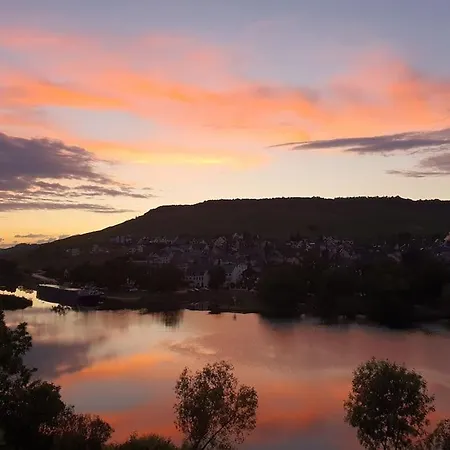 Iso Talo Ja Puutarha Kahdelle Perheelle, River Mosel Holiday Homes Daire *