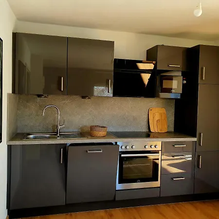 Iso Talo Ja Puutarha Kahdelle Perheelle, River Mosel Holiday Homes *
