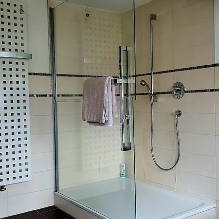 Daire Iso Talo Ja Puutarha Kahdelle Perheelle, River Mosel Holiday Homes *