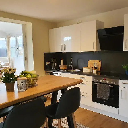 Iso Talo Ja Puutarha Kahdelle Perheelle, River Mosel Holiday Homes *